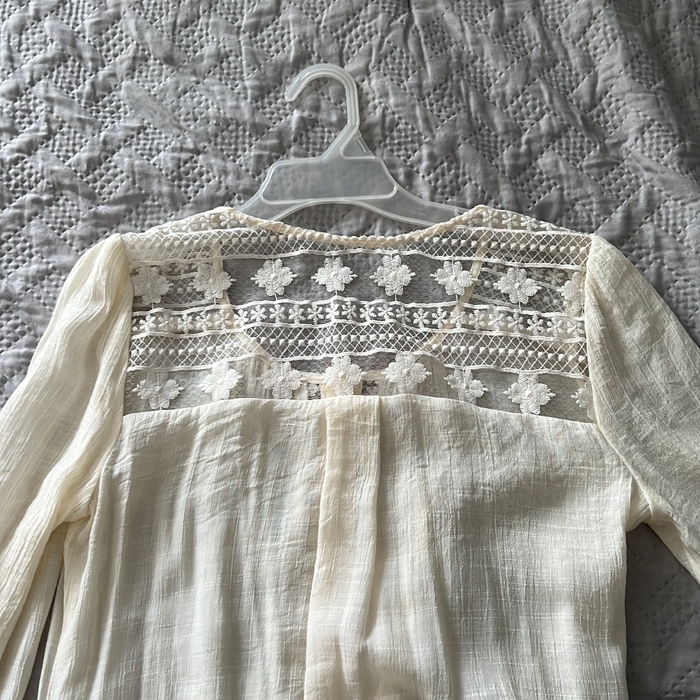 Spring blouse - Picture 2 of 3